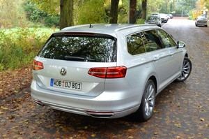 Auch den Klassiker Passat Variant bietet VW als Plug-in Hybriden an