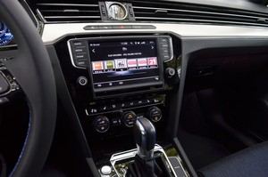 Auch der Passat GTE Variant bietet den typischen VW-Innenraum