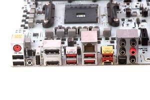 Das I/O-Panel beim MSI X370 XPower Gaming Titanium.