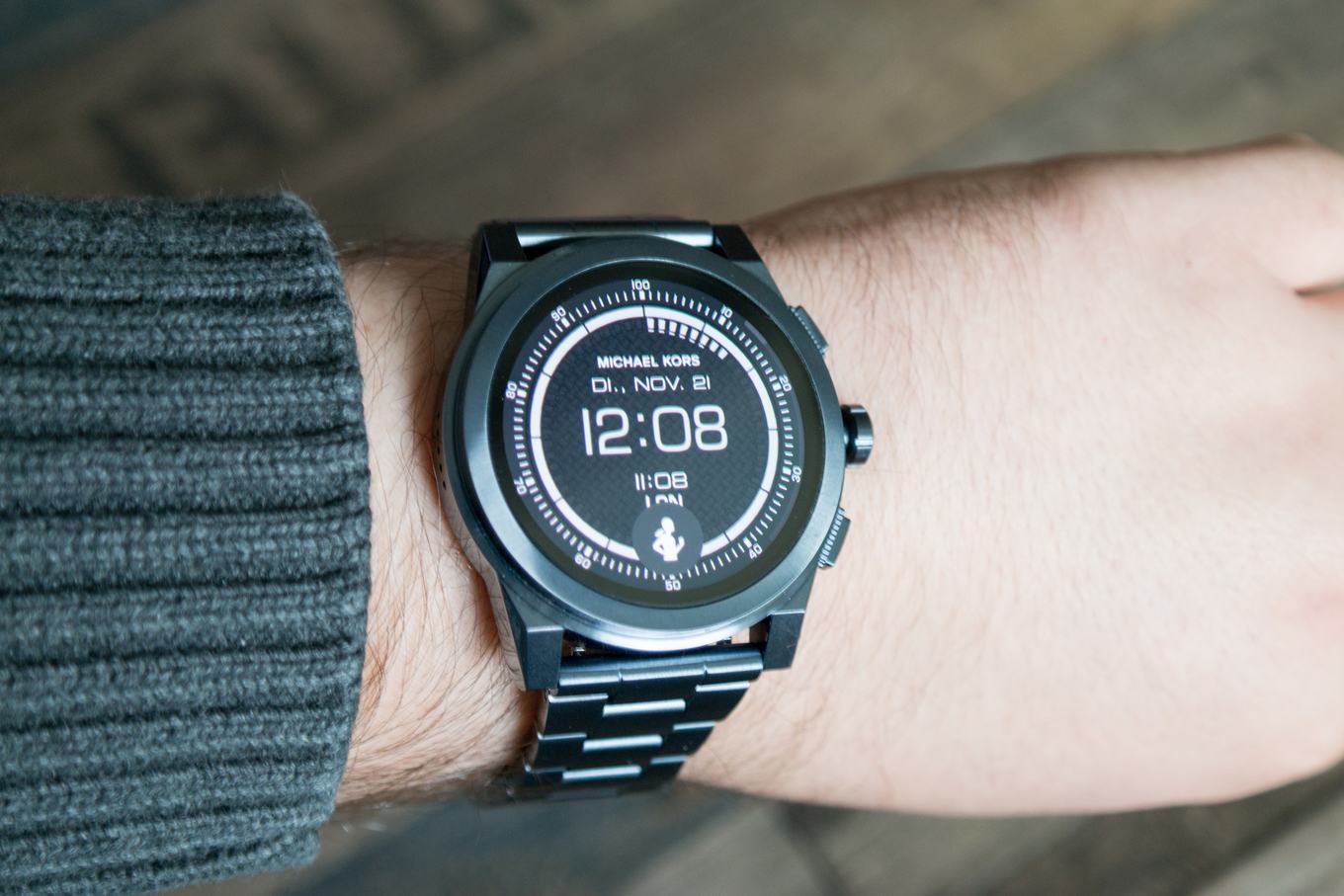 michael kors smartwatch how to use