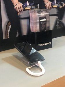 BlackBerry Motion: Neues Mittelklasse-Smartphone ohne physische Tastatur