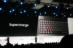 Samsung Notebook Odyssey: Das 17-Zoll-Modell soll per Supercharge-Knopf einfach übertaktbar sein