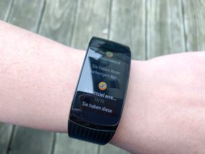 Dank Tizen als Unterbau bietet die Samsung Gear Fit2 Pro Smartwatch-Funktionen