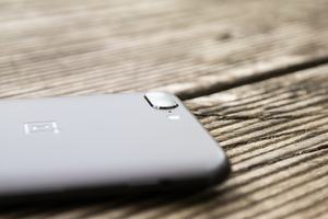 Die Kamera des OnePlus 5 erinnert nicht nur optisch an die des iPhone 7 Plus - auch die Funktionsweise stimmt überein