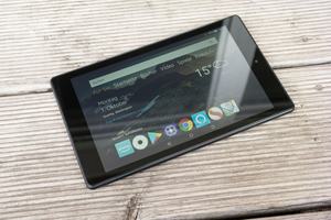 Das neue Amazon Fire HD 8 ist das erste Tablet, das das neue Show-Modus-Ladedock erhalt