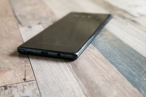 Geladen wird der vergleichsweise kleine Akku des Samsung Galaxy Note 8 wie gewohnt per Kabel oder drahtlos