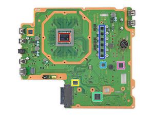 Logicboard der PlayStation 4 Pro mit Semi-Custom-SoC von AMD (rot)