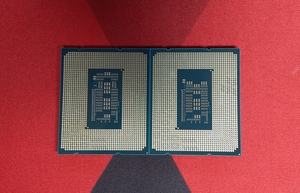 Intel Core i9-12900K (links) - Intel Core i5-12400 (rechts)