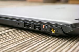 Selbst an zweimal USB 2.0 hat Acer beim Aspire 5 gedacht - 3.1 wäre die bessere Wahl gewesen