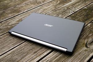Acer setzt beim Aspire 5 vor allem auf Kunststoff, nur das C-Cover besteht aus Metall