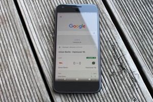 Google Assistent ist fester Bestandteil des Pixel XL und versteht nun auch Deutsch