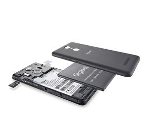 Das Gigaset GS170 bietet Platz für zwei SIM-Karten und eine microSD-Karte, der Akku ist einfach austauschbar