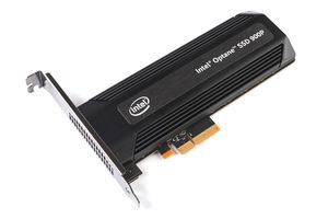 Die Intel Optane SSD 900P besitzt ein PCI-Express-Interface und kann auf halbe Bauhöhe umgerüstet werden, eine entsprechende Slotblende liegt bei.