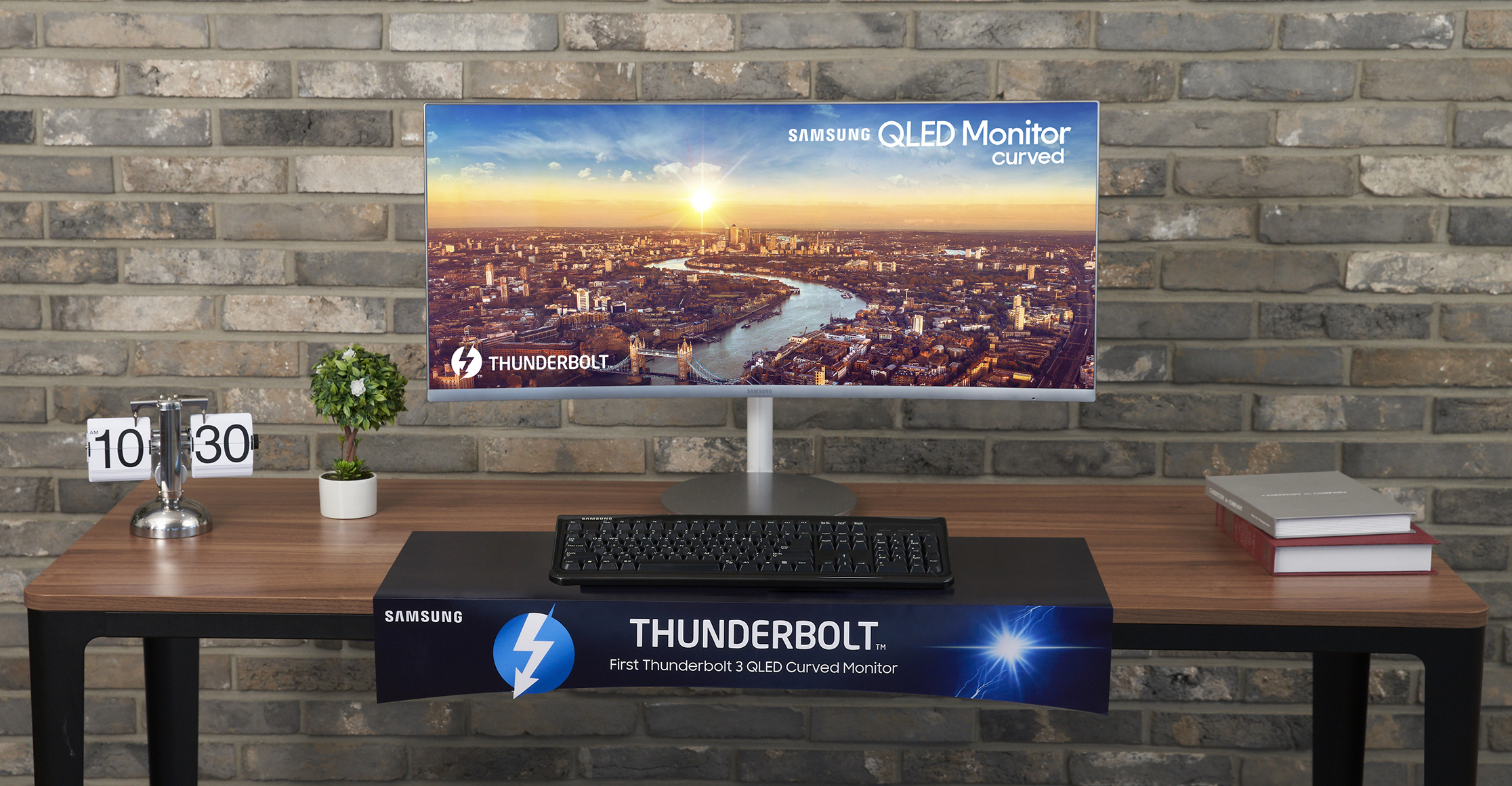 Samsung Thunderbolt 3 QLED Curved 3
